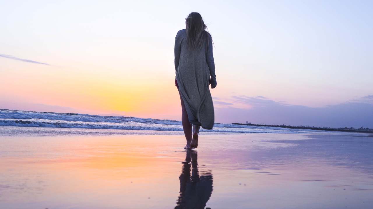 passeggiare sulla spiaggia