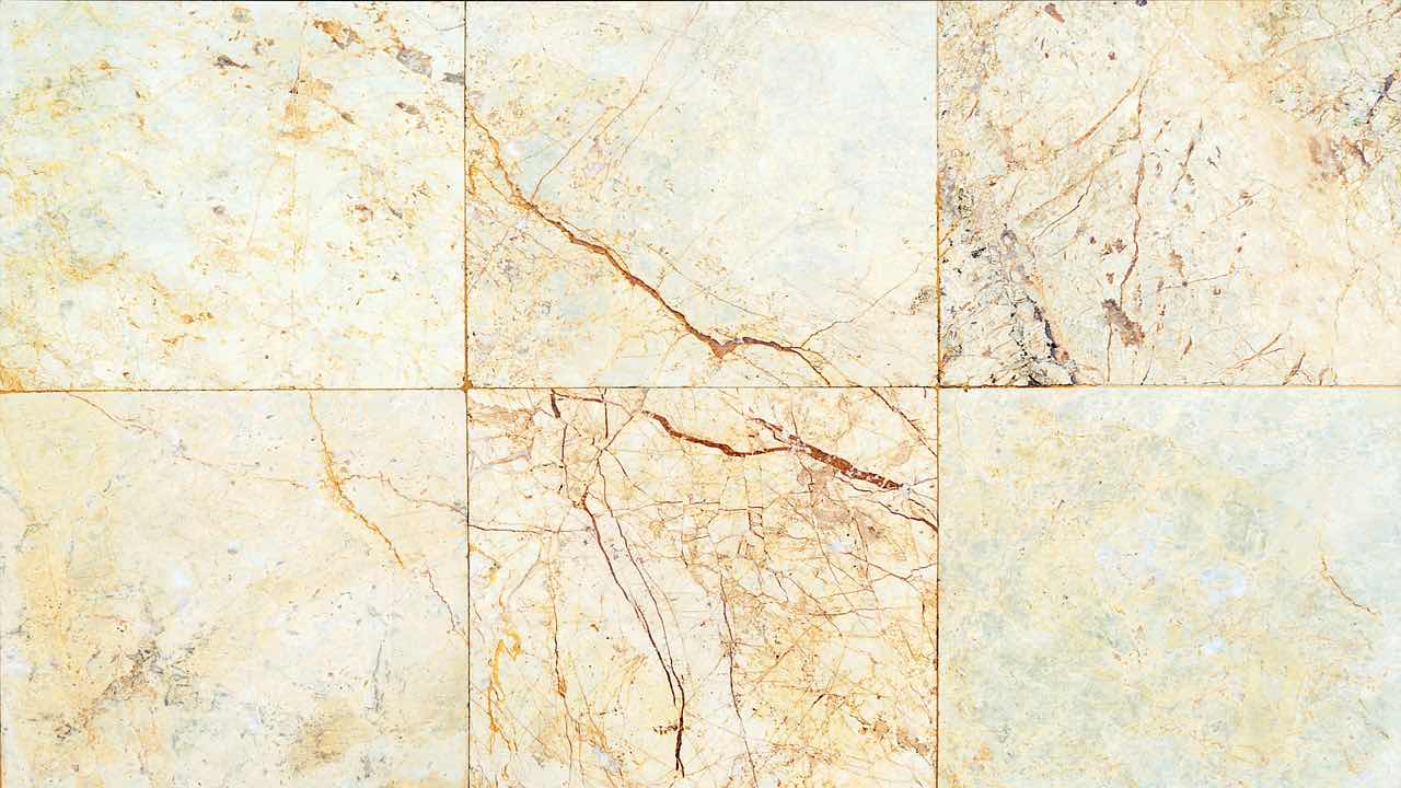 pulire pavimento marmo