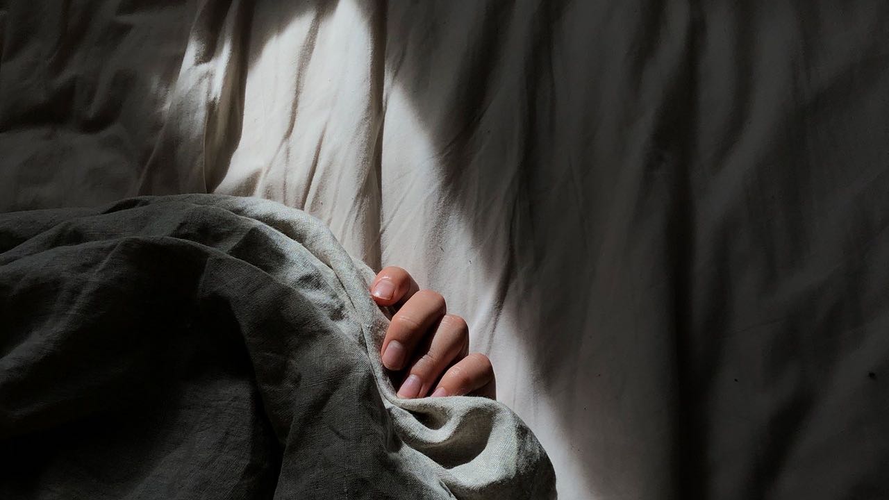 dormire lenzuola scure