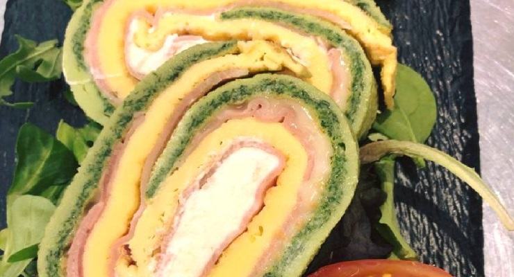 Rotolo di frittata freddo ripieno