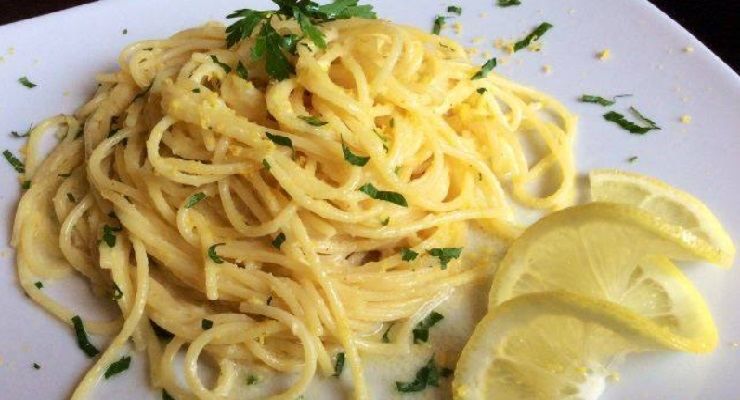 Stefano De Martino Spaghetti al limone