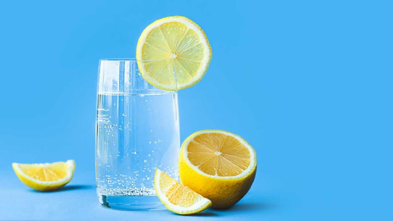 Acqua e limone miti da sfatare
