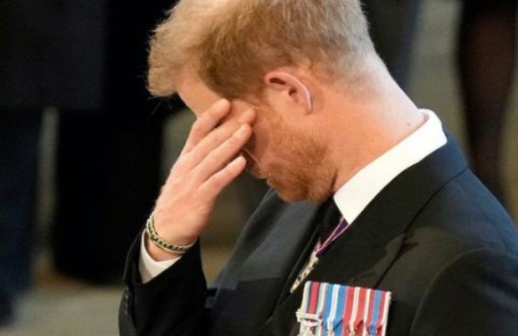 Harry affranto al funerale della regina Elisabetta