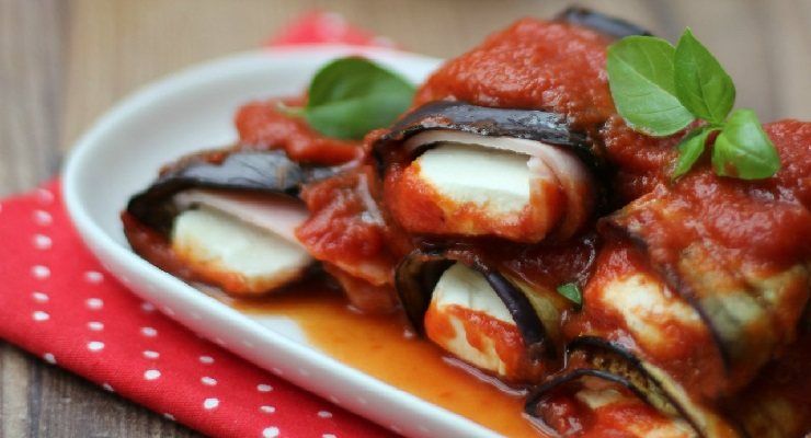 Involtini di melanzane ripieni al sugo leggeri