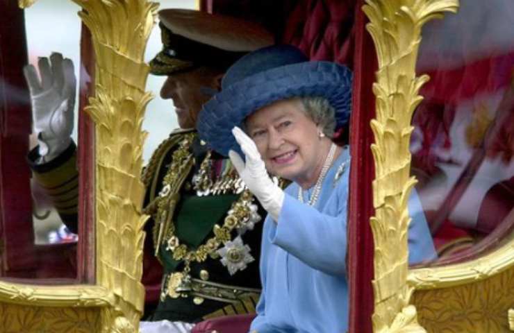 La regina Elisabetta durante un evento ufficiale
