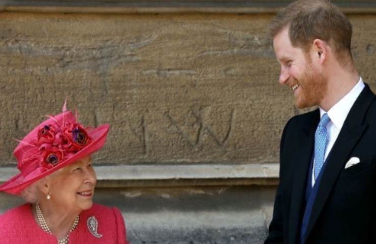 La regina Elisabetta ed il nipote Harry