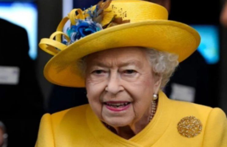 La regina durante una sua visita ufficiale