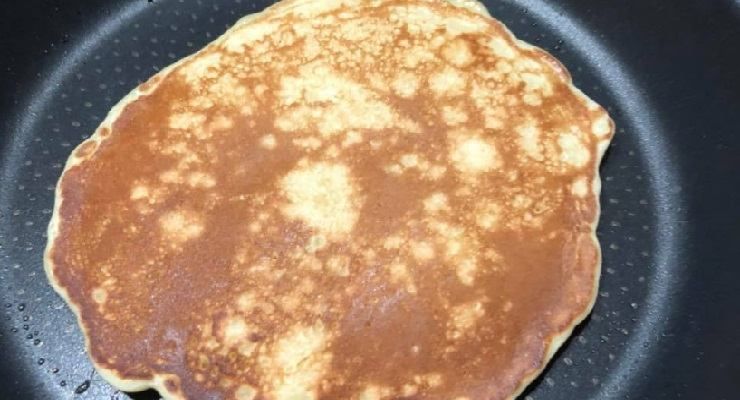 Pancake con banana e uova