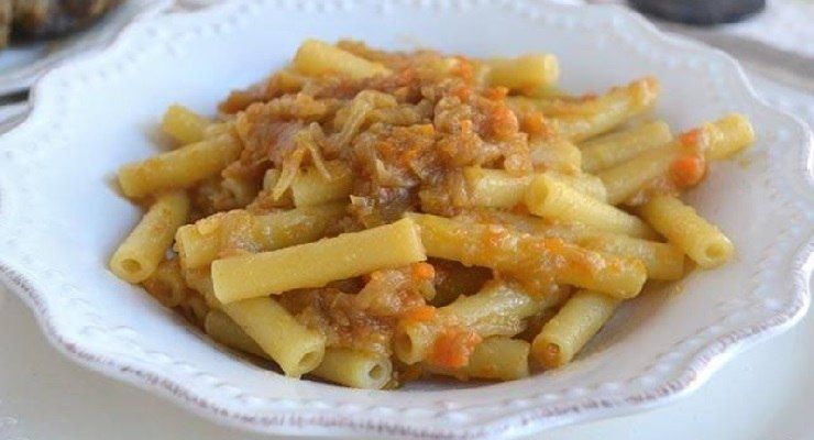 Pasta alla genovese ricetta chef Cannavacciuolo