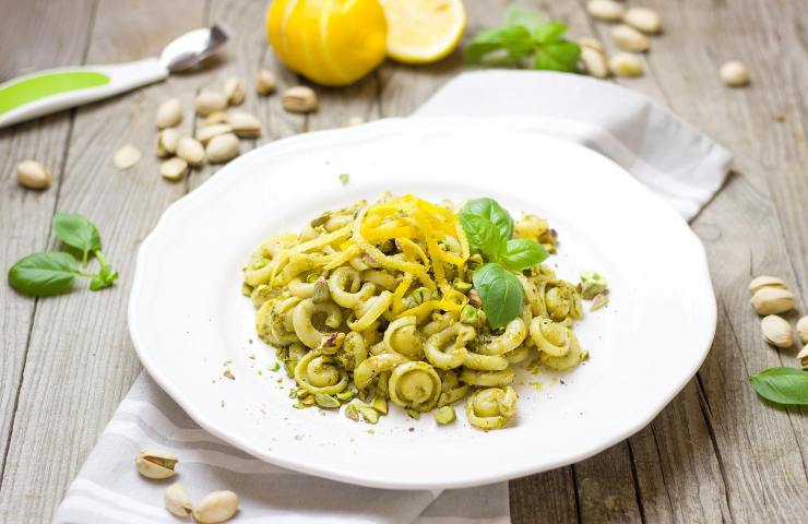 preparazione pesto