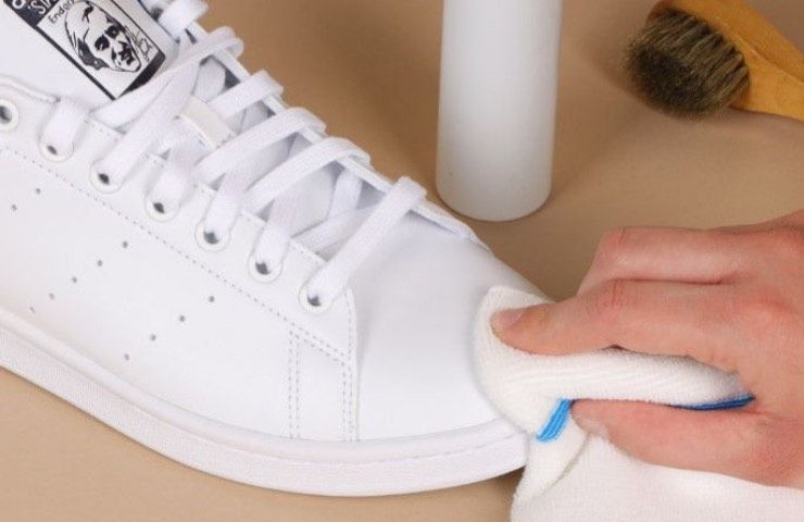 pulire scarpe bianche