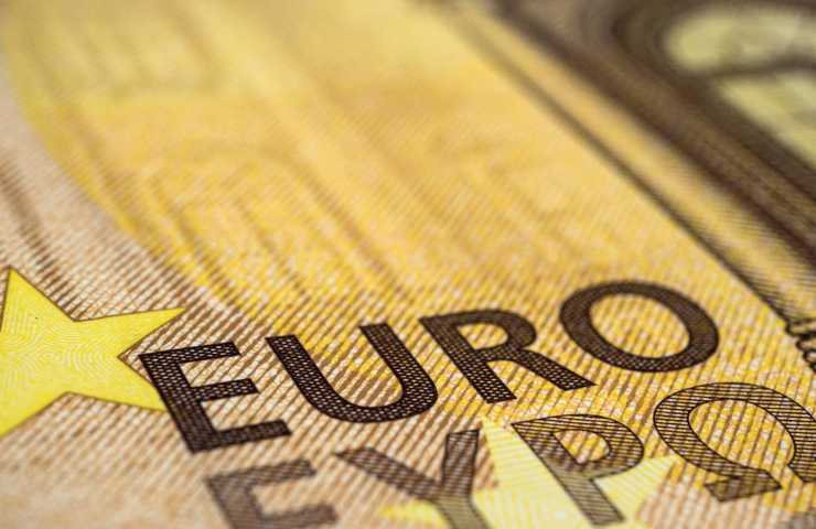 Un dettaglio di una banconota di grosso taglio in euro