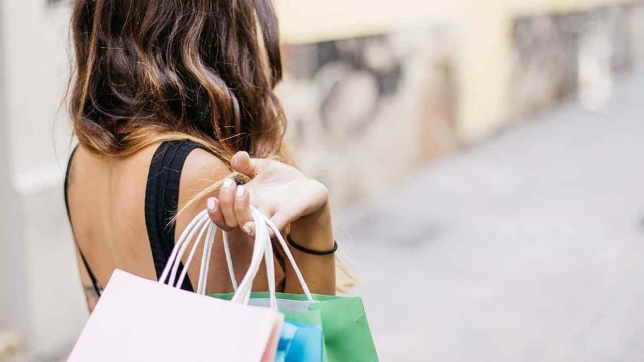 Perché non devi bere caffè prima di fare shopping caffeina