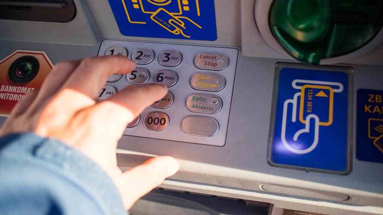 prelievo al bancomat limiti truffa rischio fisco