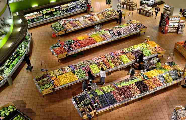 Uno spazio del supermercato visto dall'alto