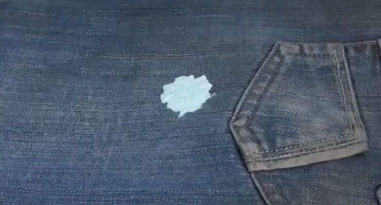 chewing gum attaccata sui jeans come eliminarla