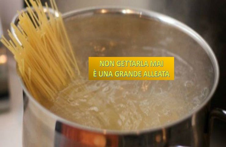 Acqua pasta mai gettare motivo 