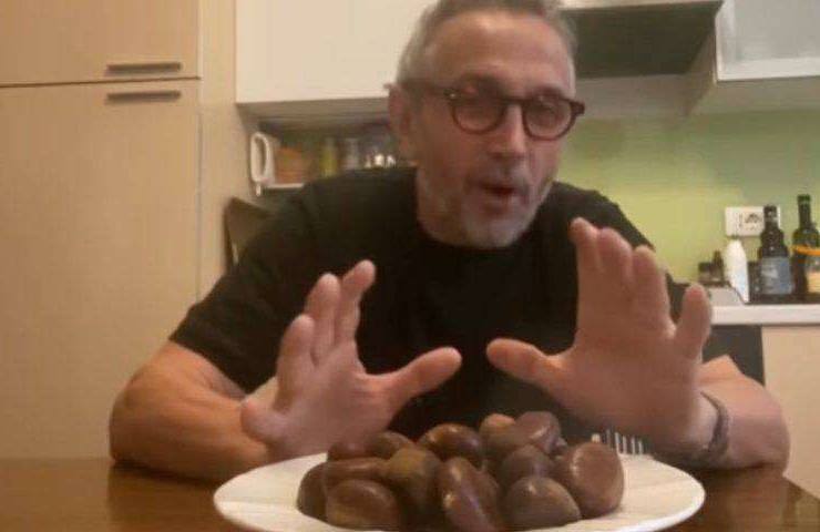 Bruno Barbieri con delle castagne