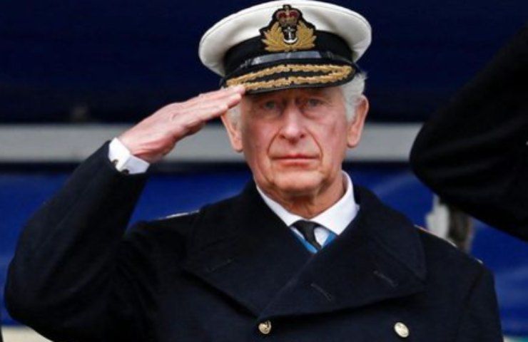 Carlo III ad un evento ufficiale della Marina Reale Britannica