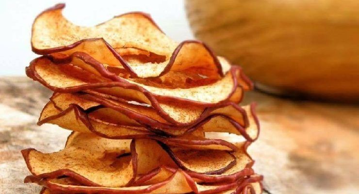 Chips di mele leggere in friggitrice ad aria