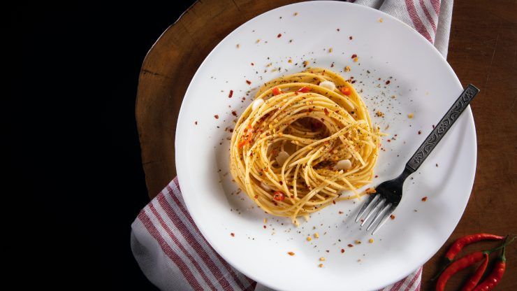 ingredienti spaghetti aglio olio peperoncino