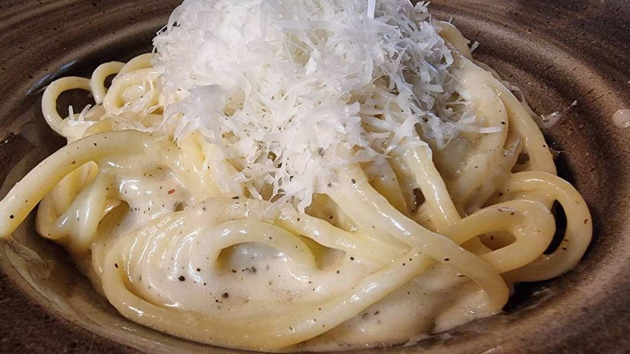 pasta cacio pepe cremosa