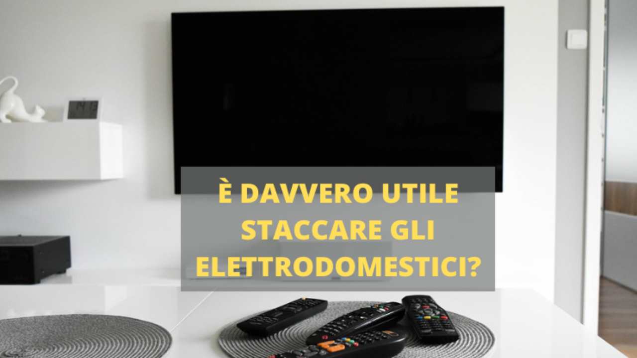 staccare la spina agli elettrodomestici bolletta della luce risparmio