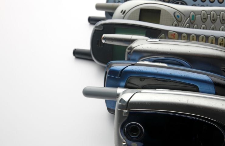 Dei vecchi telefoni cellulari