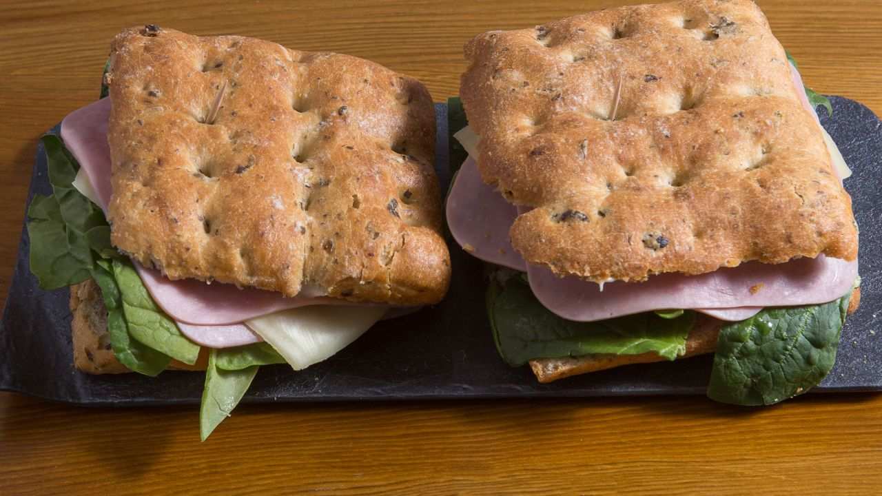 preparazione focaccia padella