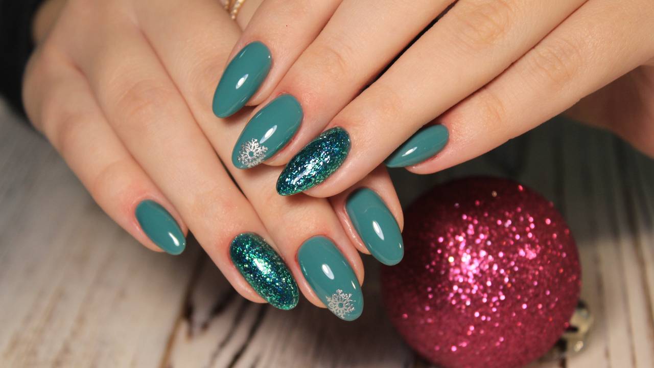 1. Nail Art Effetto Maglione: 10 Idee per un Look Invernale - wide 9