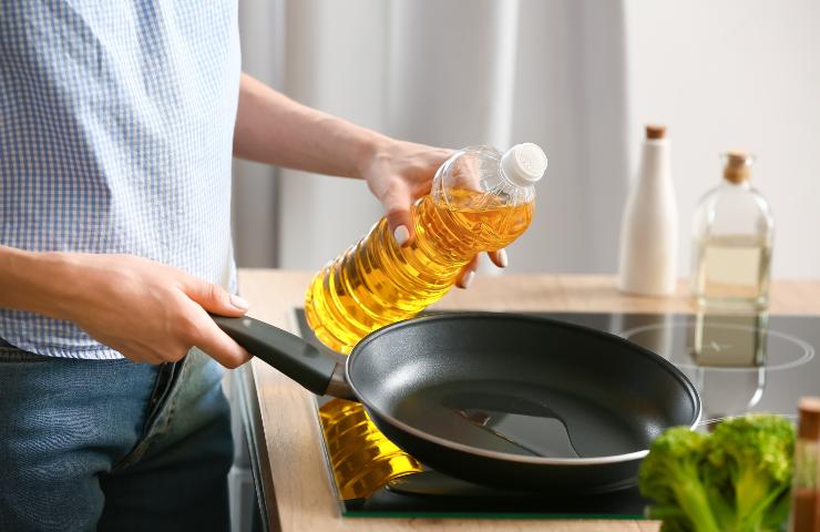 Usare l'olio in cucina fornelli
