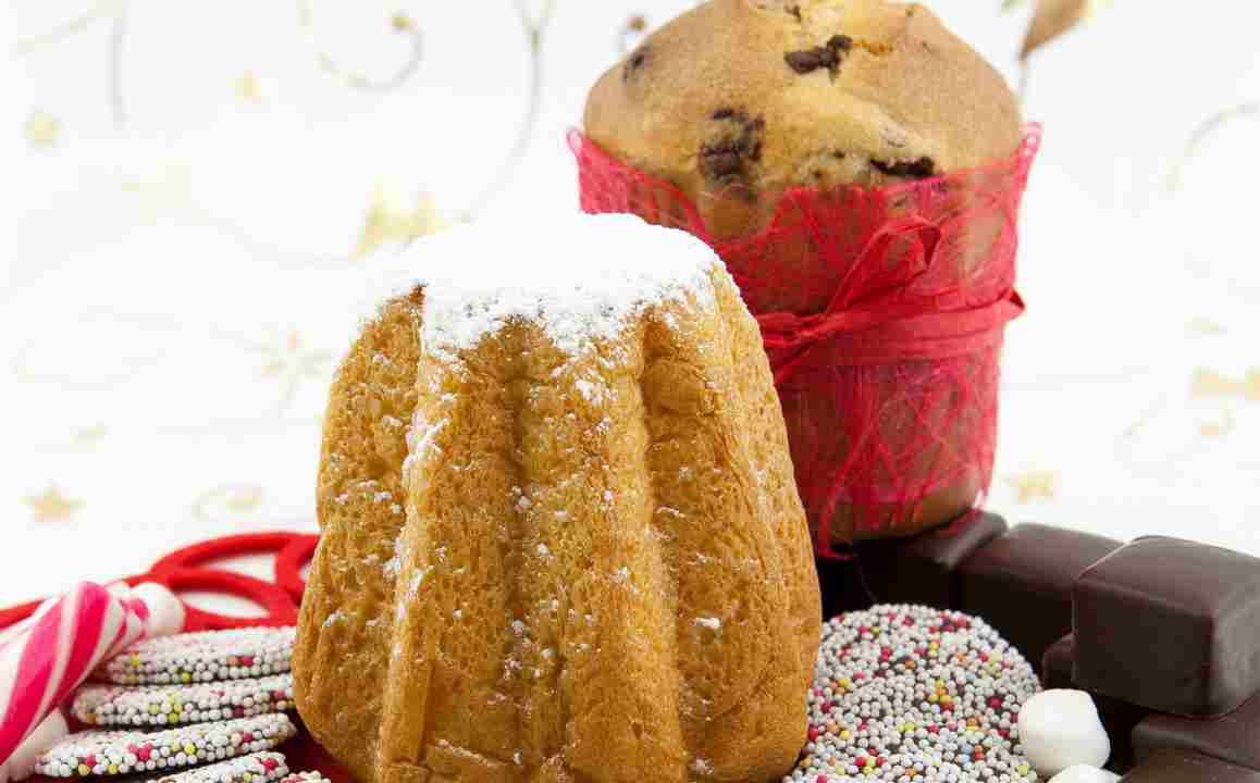 Un pandoro ed un panettone