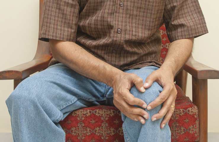 Un uomo con dolori al ginocchio Inran.it 23112022