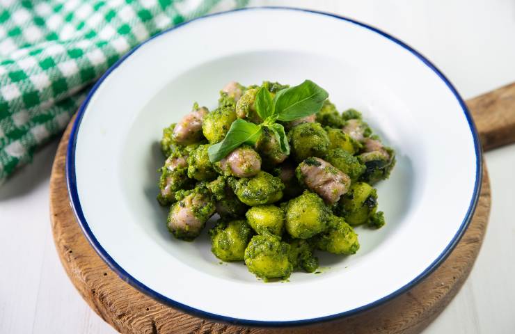 gnocchi broccoli e salsiccia