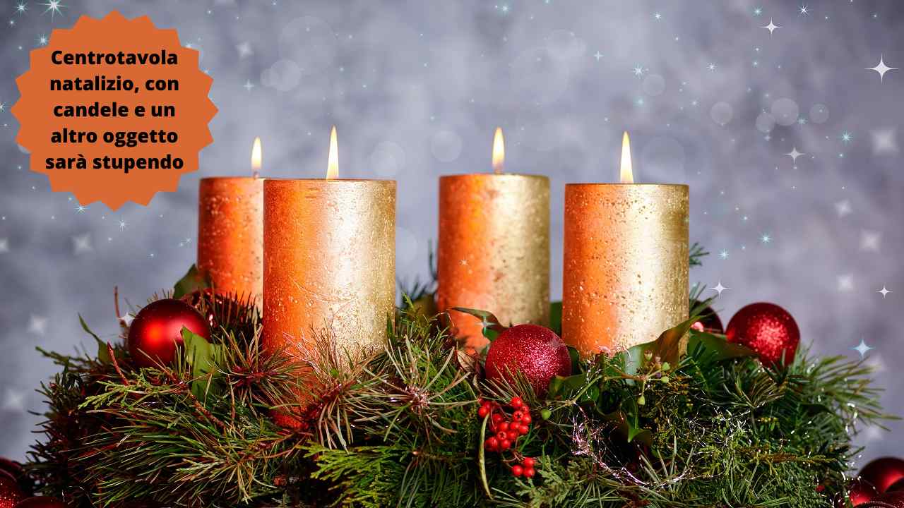 Centrotavola natalizio con candele e un altro oggetto
