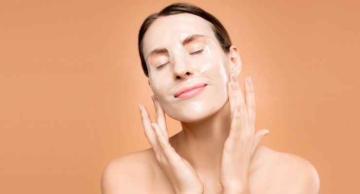 Viso senza imperfezioni maschera