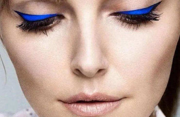Eyeliner metallizzato blu shooting