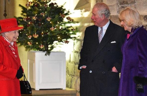 I due sovrani e la regina Elisabetta quando era ancora viva