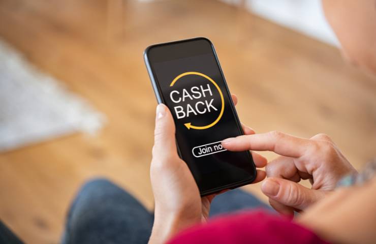 La scritta Cashback su uno smartphone