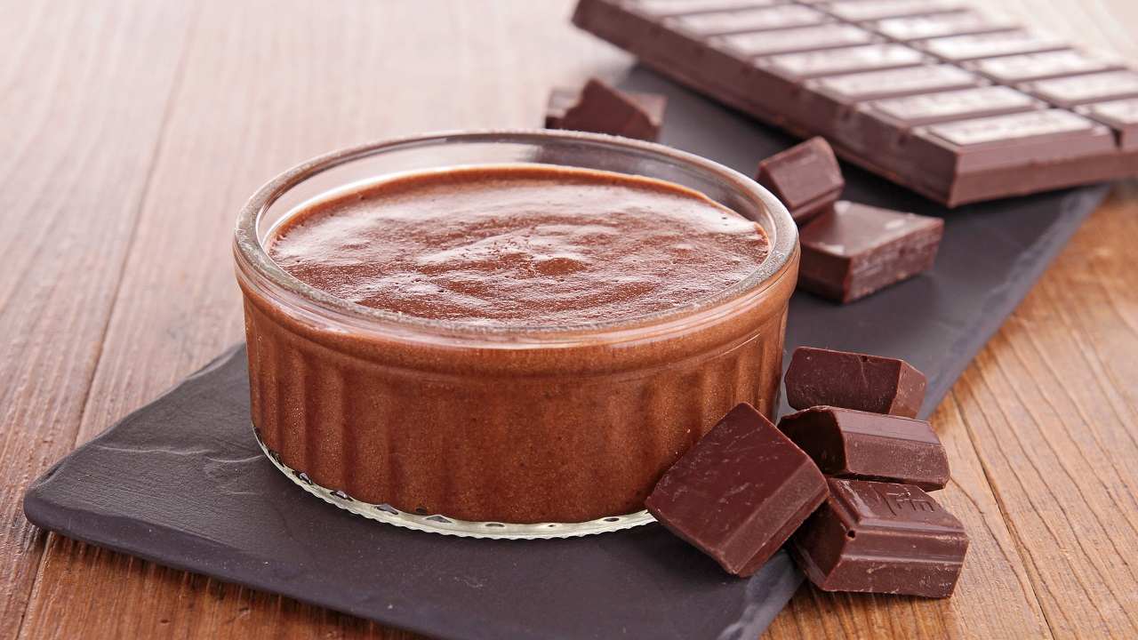 Mousse al cioccolato e cioccolato con 2 ingredienti