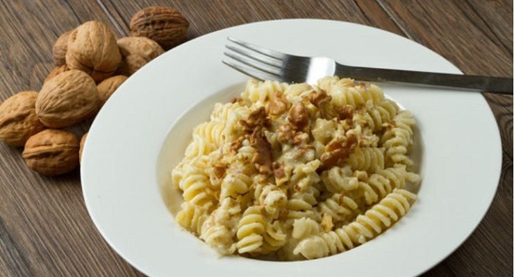 Pasta con noci e ingrediente segreto