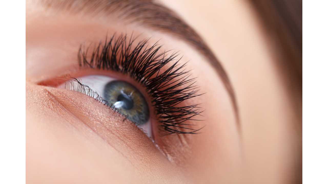 mascara effetto ciglia finte