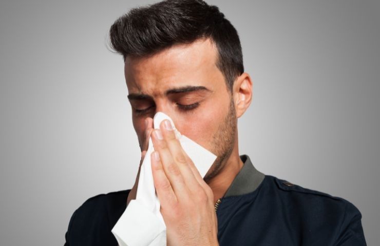 soffiare naso raffreddore