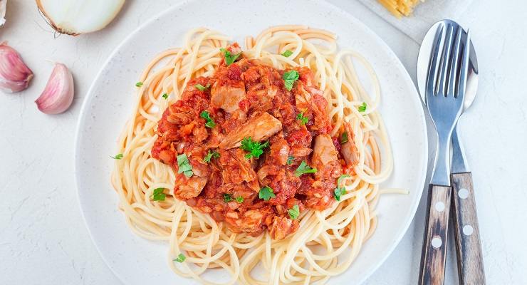 Spaghetti con pomodoro e tonno