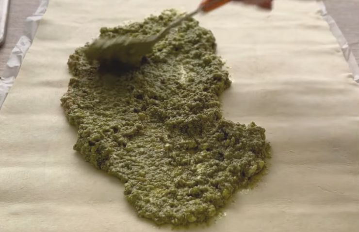 ricetta quadrati pasta sfoglia pesto