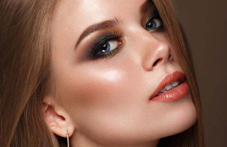 trucco con illuminante