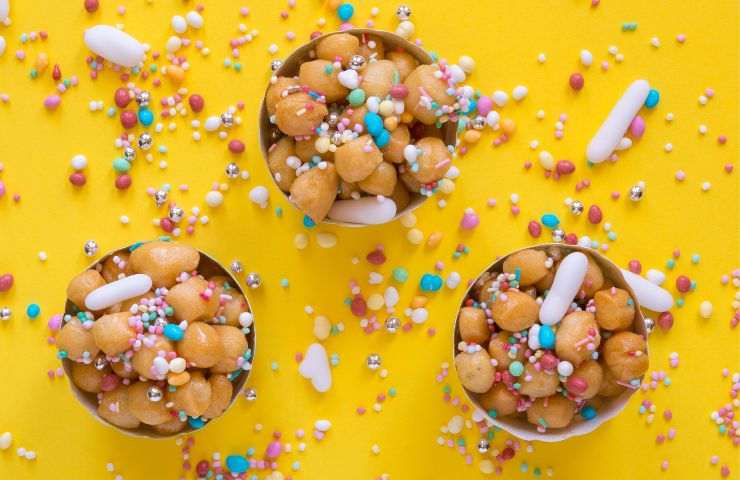 preparazione struffoli napoletani