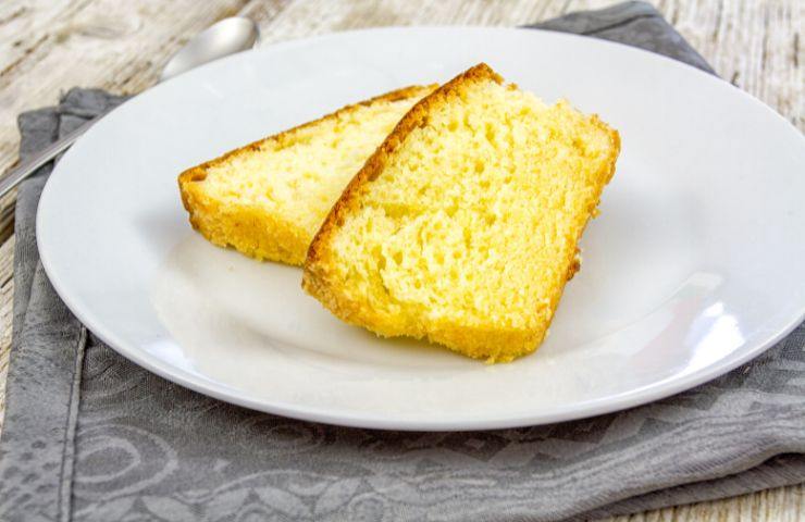 preparazione ciambellone yogurt