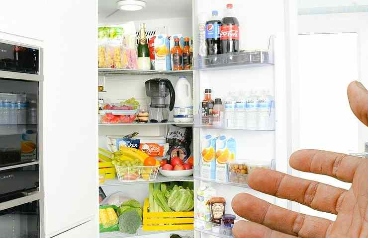 Frigo, come eliminare a puzza