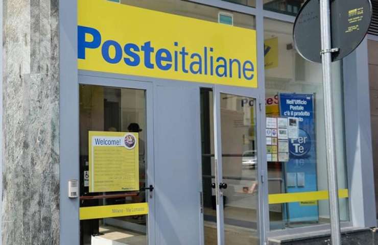 L'entrata di un ufficio di Poste Italiane